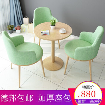 テーブルと椅子の商谈を受け付けています。ミルクティーのデザート店のテーブルと椅子を组み合わせています。テーブルと椅子を组み合わせて绿のテーブルを作ります。