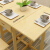 香可小タワーはテーブルに伸縮性のある清漆の純木の折りたみテーブルに四つの腰掛けがあります。