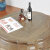 タイガーマスター赤木家具アフリカ手羽先木（学名：アフリカ崖豆木）純木テーブルテーブルテーブルテーブルとテーブルとテーブルとテーブルのセットのテーブルとテーブルのセットのテーブルテーブルテーブルとテーブルのセットのテーブルテーブルのセットは、中国式の古典家具の直径は1.08メートルで、4つのベンチがあります。