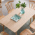 煌びやかで純正な食事のテーブルとテーブルの組み合わせ北欧のテーブルの原木色