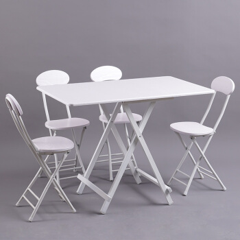 テーブルを折りたたみました。テーブルは家庭用テーブルの長方形のテーブルで、外に折りたたみました。テーブルと椅子は携帯して、長いテーブルを並べます。白いテーブルは四つあります。