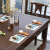 愛惟森新中国式純木食テーブルと椅子の組み合わせモダン中華式テーブルレストランの家具を一つのテーブルに6つの椅子があります。