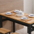 奈高餐のテーブルと椅子の組み合わせ家庭のファッション的なシンプロの軽食の店のファーストフードの店の1テーブルの4腰掛け-黒棚の浅い胡桃の色の1200*600*740