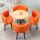 オレンジ色の椅子