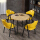 テーブル4つの椅子と黄色の皮一つ