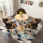 原木色テーブルコーヒー色の布椅子