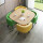 水曲の四角いテーブル2緑2黄皮の椅子一つのテーブル
