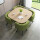 水の曲の角テーブルの緑の布の椅子とテーブルの4つの椅子