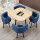80アンズ色の角テーブルの青い布の椅子