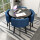 80黒い丸テーブルの青い布の椅子