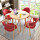 原木色のテーブルと赤い革の椅子